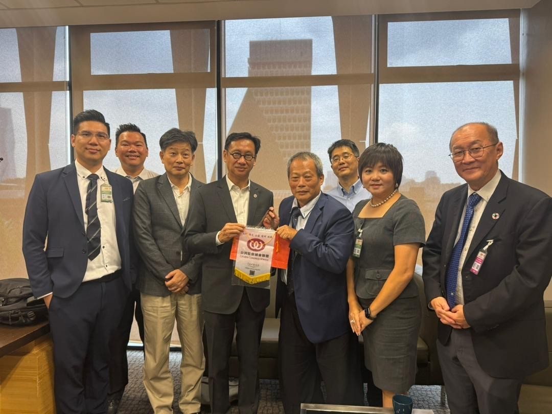 Citizen Congress Watch presents its pennant during a visit to the Parliament of Malaysia, 2025